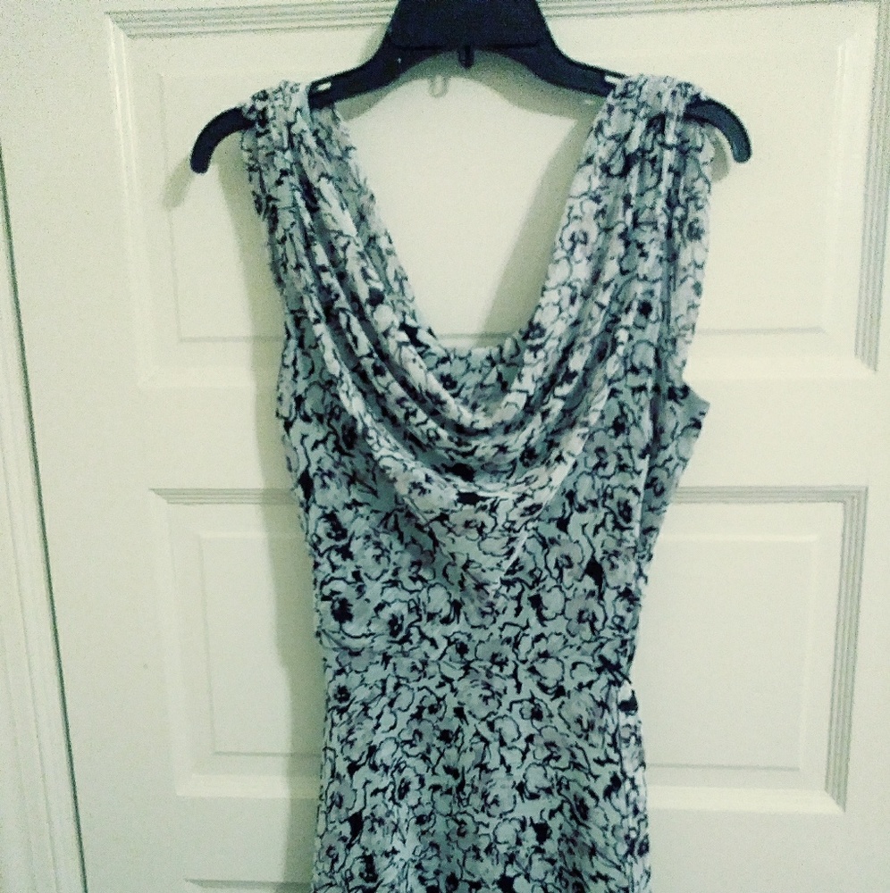 Dress with side zipper and tie belt